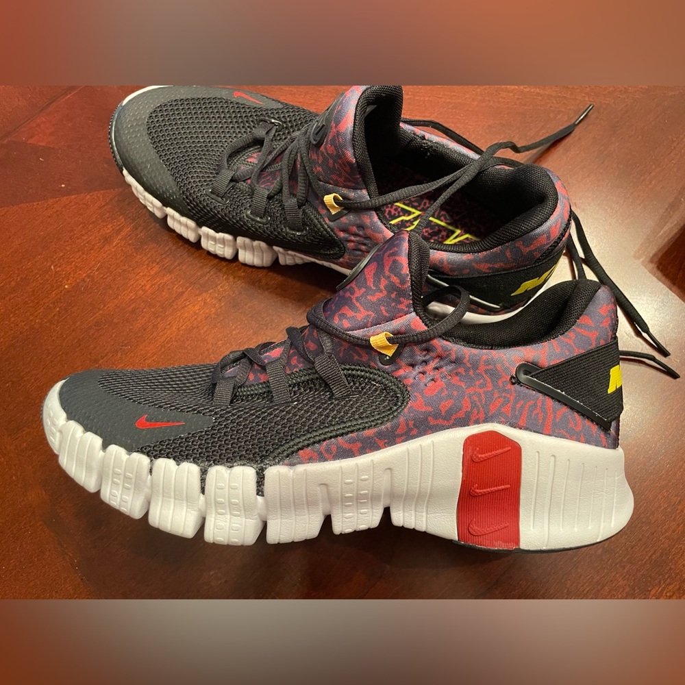 Women Nike Free Metcon 4 Black and Burgundy Leopard Athletic Shoes Size 11M